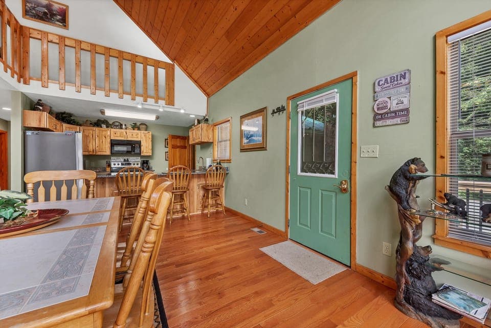 Majestic Hollow Entry way with view of kitchen