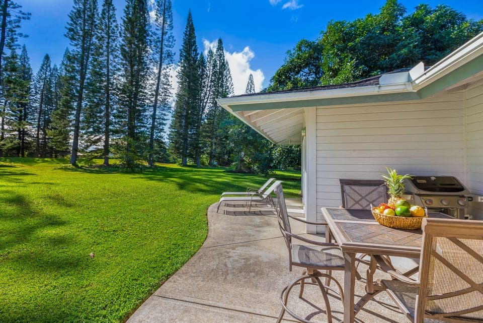 Back yard with golf course and mountain views, & BBQ on patio