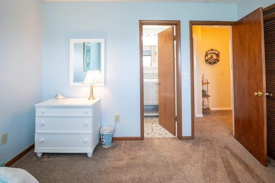 Guest Bedroom with Two Twin Beds