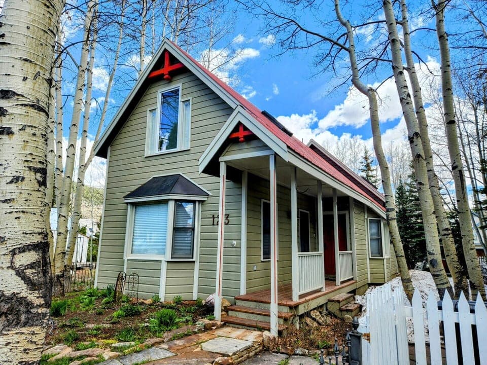 Exterior 1