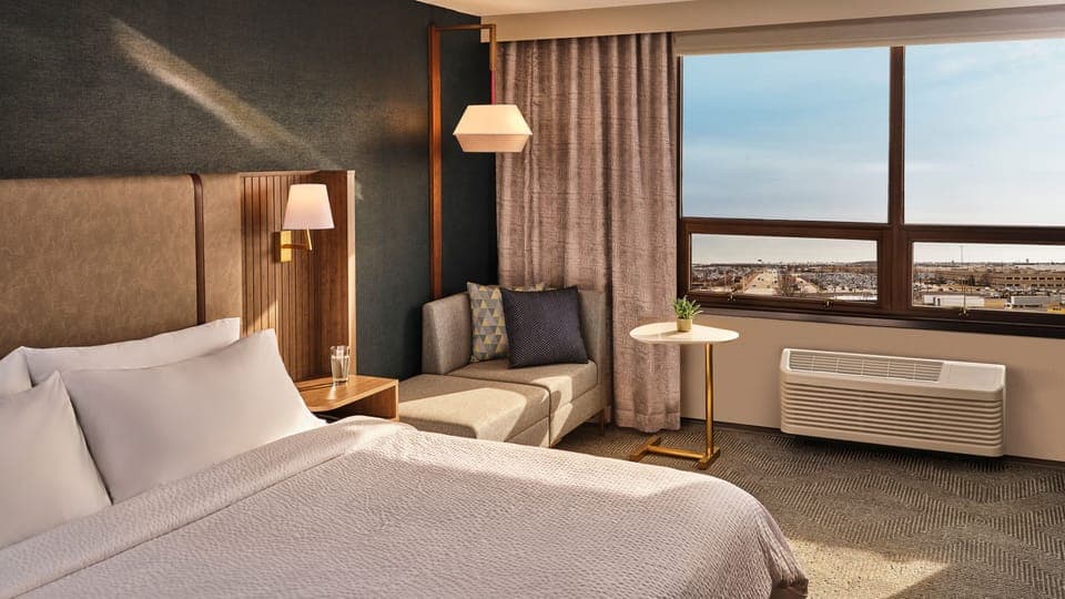 Standard Room, 1 King Bed | Desk, laptop workspace, blackout drapes, iron/ironing board