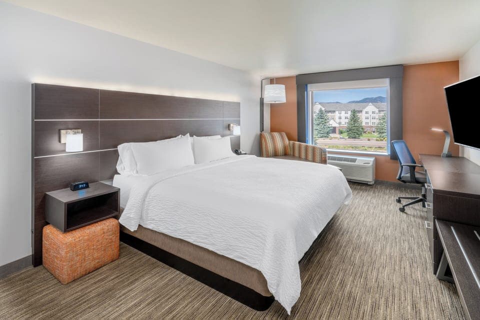Premium bedding, pillowtop beds, in-room safe, desk