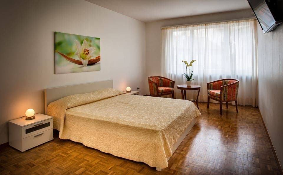 In-room safe, free WiFi, bed sheets