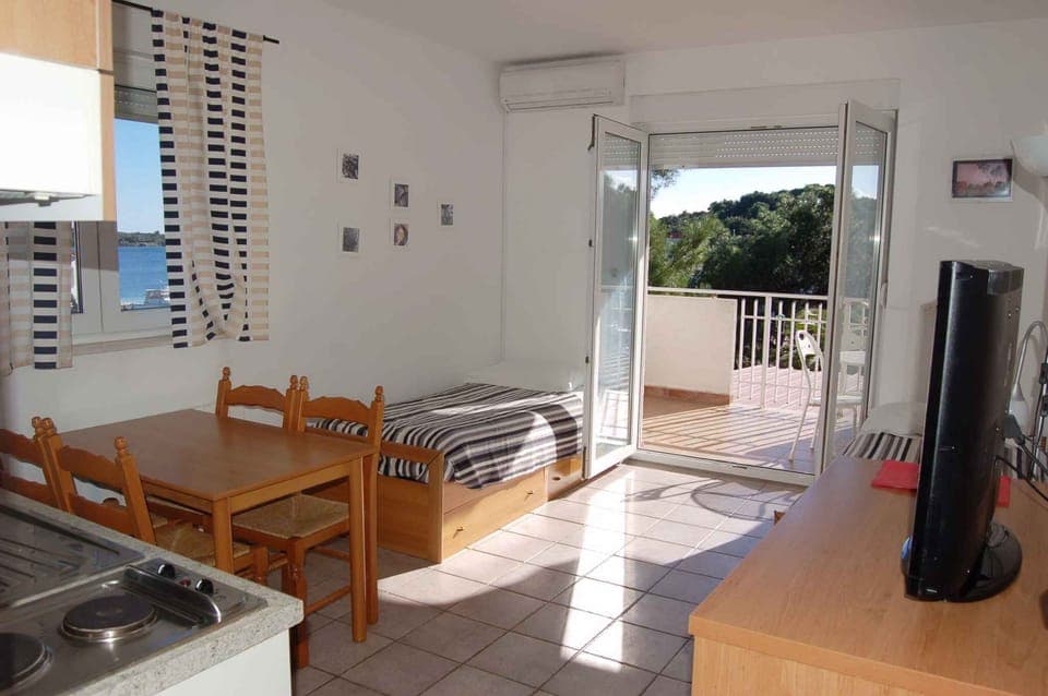 living/bedroom