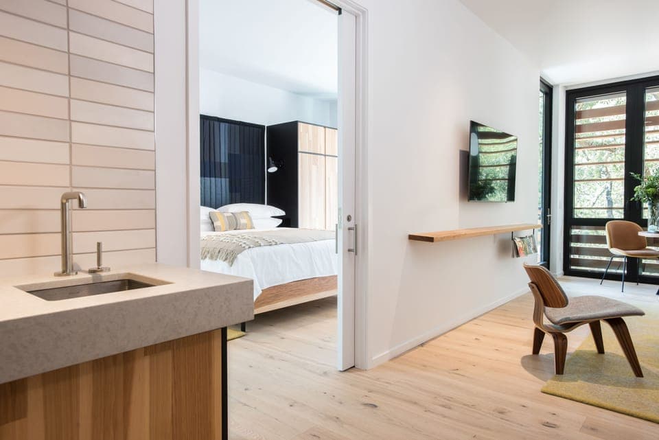 Suite (Founders) | Living area | Flat-screen TV