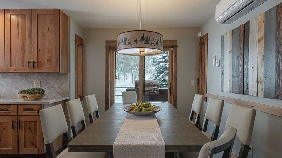 Dining Area, Main Level - With additional seating in the kitchen