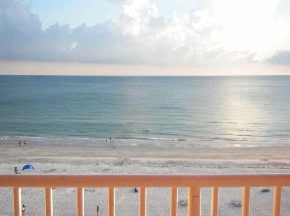 BEAUTIFUL BREATHTAKING UPGRADED CONDO INSIDE and OUT!! 