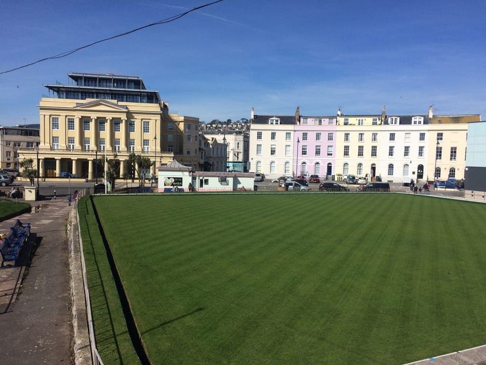 Bowling green on the Den