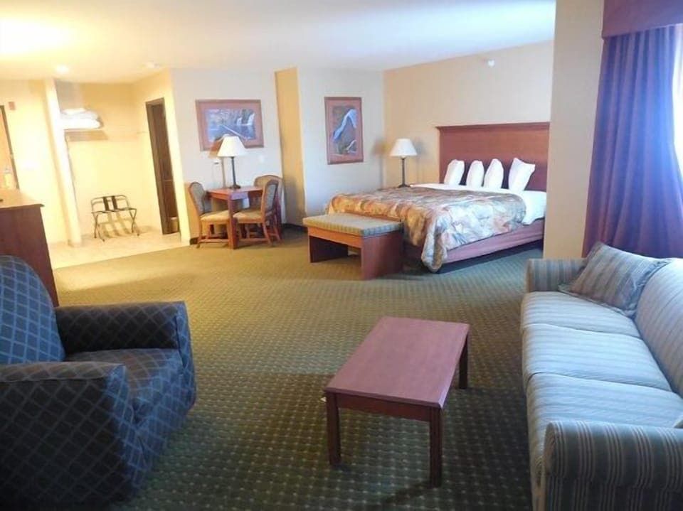 Desk, cribs/infant beds, rollaway beds, free WiFi