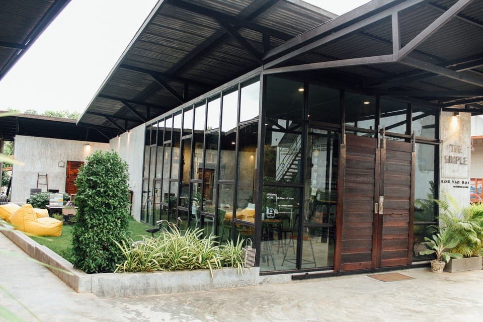 32-inch LCD TV with satellite channels, TV