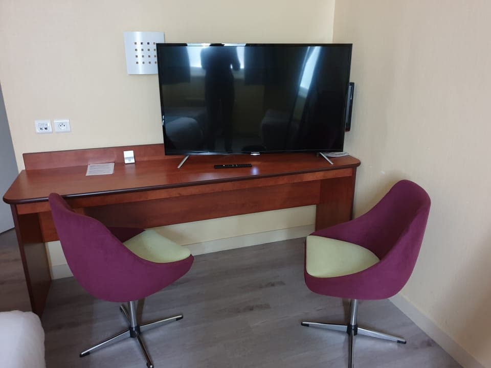 Superior Double Room | Individually decorated, individually furnished, desk, blackout drapes