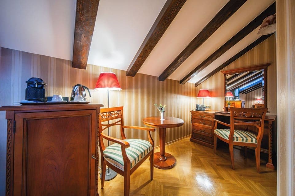 Hypo-allergenic bedding, minibar, in-room safe, individually decorated