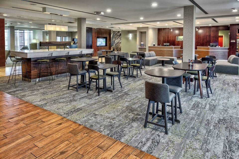 Breakfast and dinner served