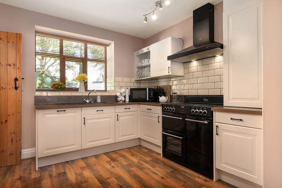 Designer kitchen by Mobalpa. Quiet integrated appliances