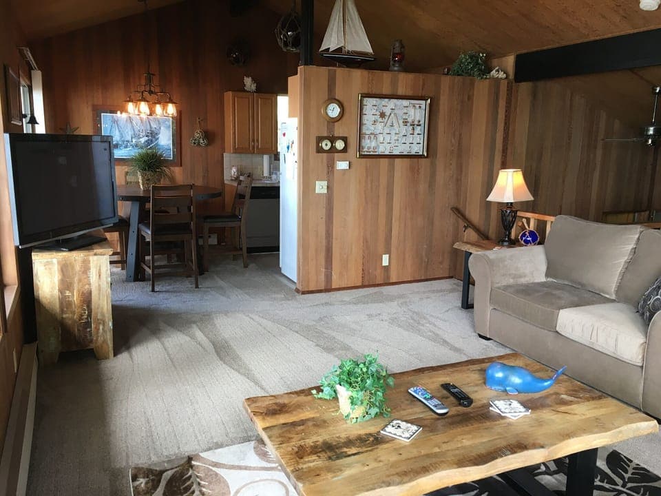 Living room with plenty of space to enjoy or relax