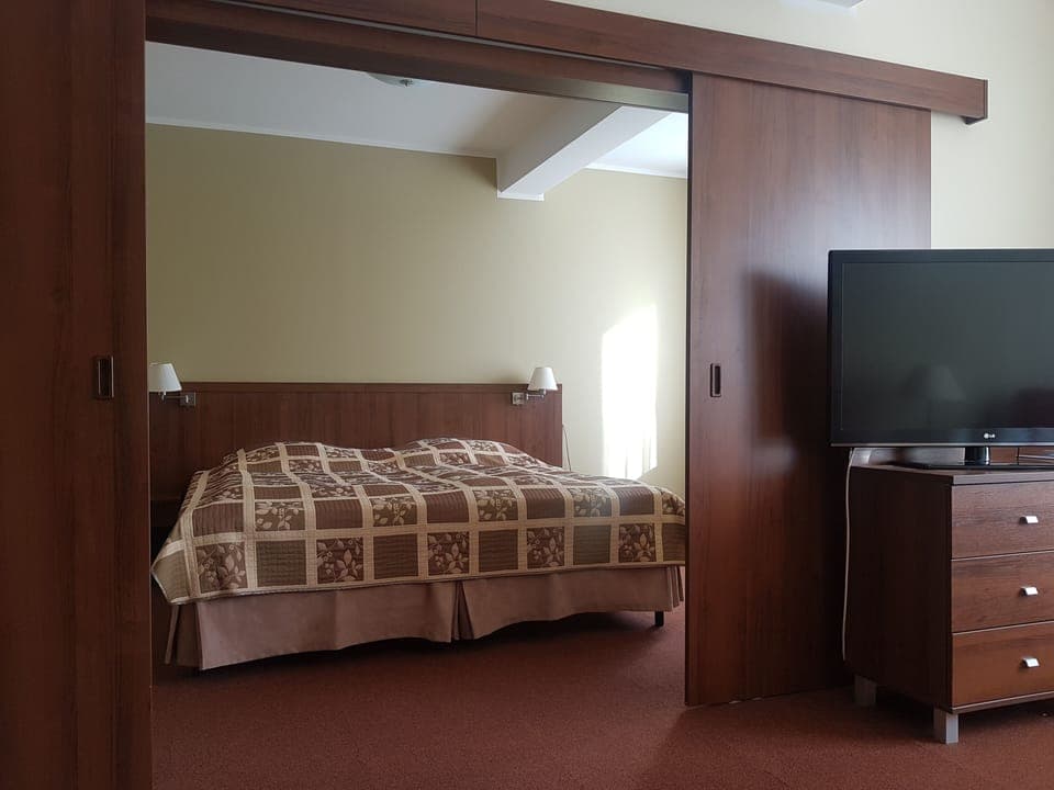 Suite | Iron/ironing board, free WiFi, bed sheets