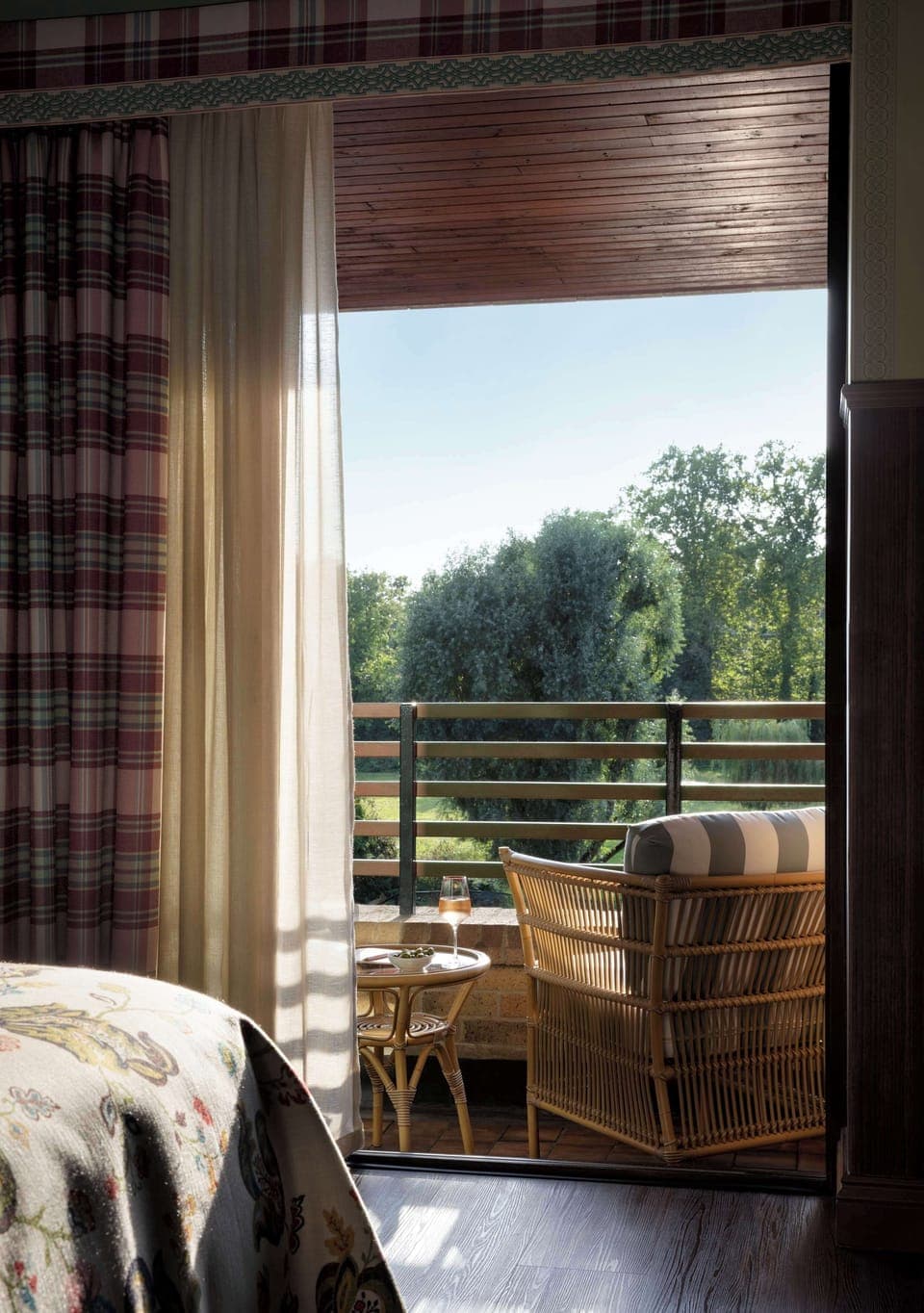 Egyptian cotton sheets, premium bedding, down comforters, pillowtop beds