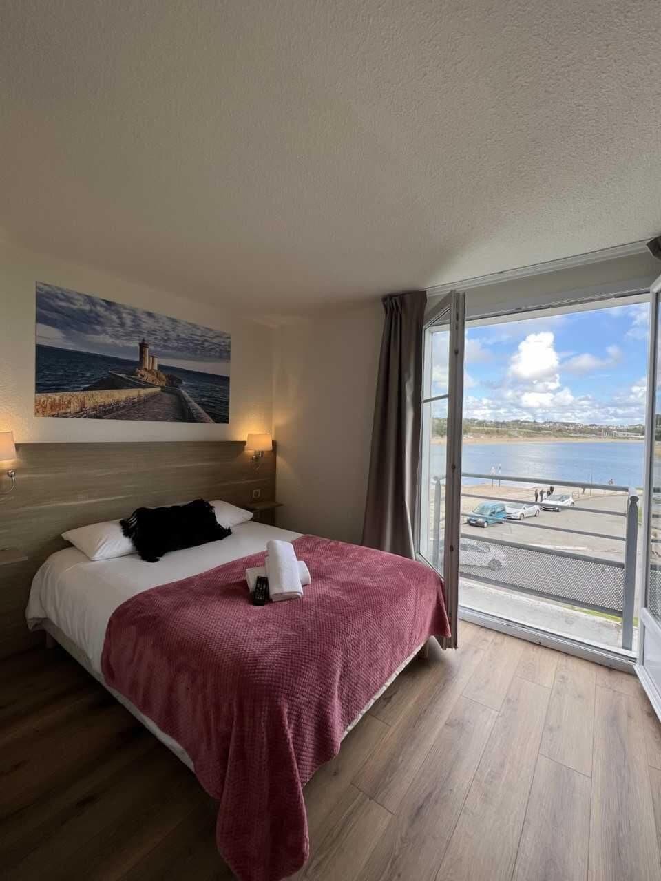 Superior Double Room, Sea View | Premium bedding, iron/ironing board, free WiFi, bed sheets