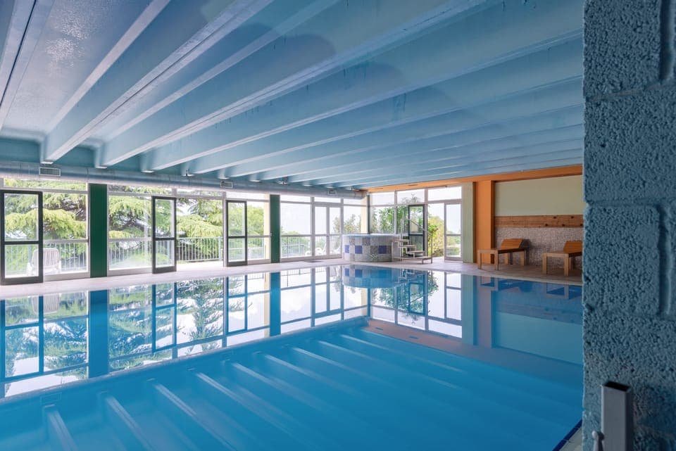 Indoor pool, sun loungers