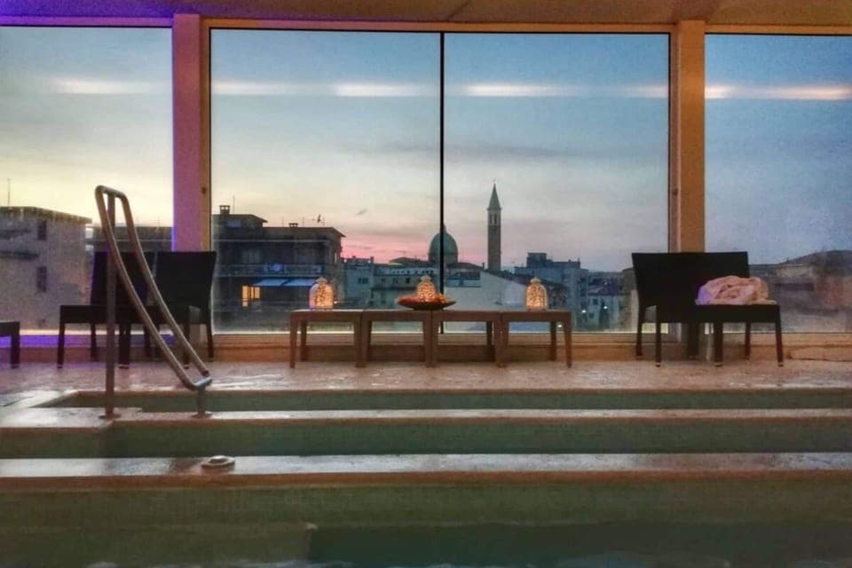 Sauna, hot tub, steam room, Turkish bath, body treatments, aromatherapy