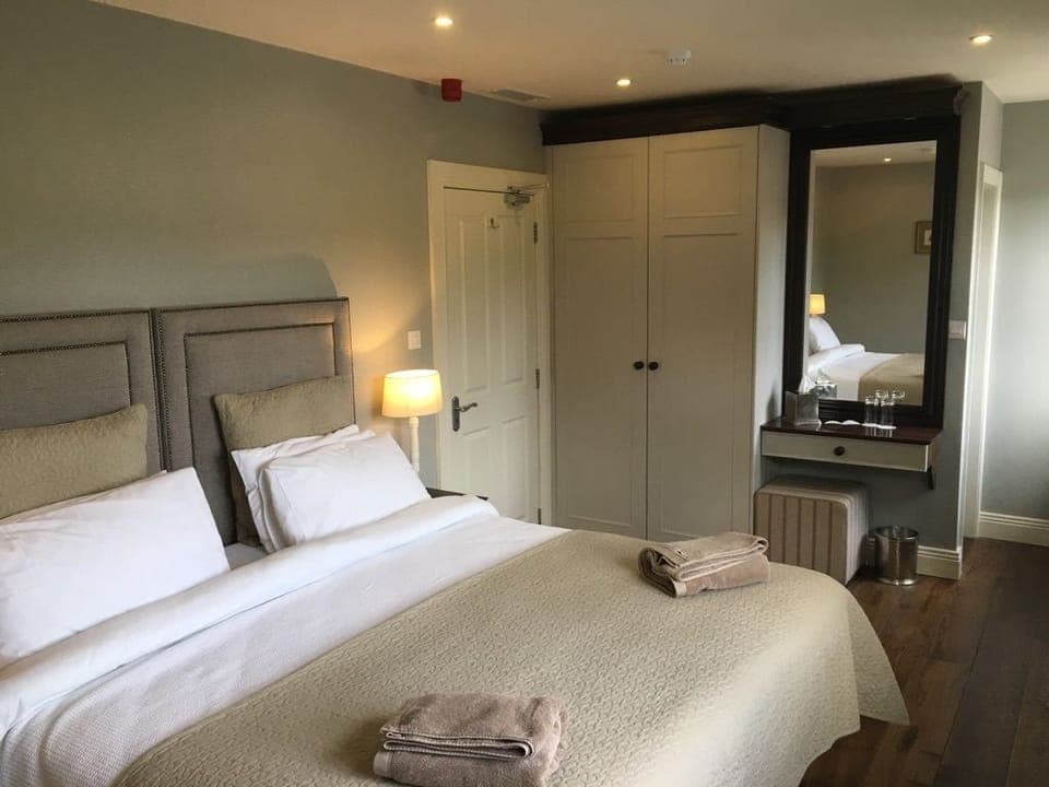 Superior Double Room, 1 King Bed, Ensuite | Desk, iron/ironing board, free WiFi, bed sheets