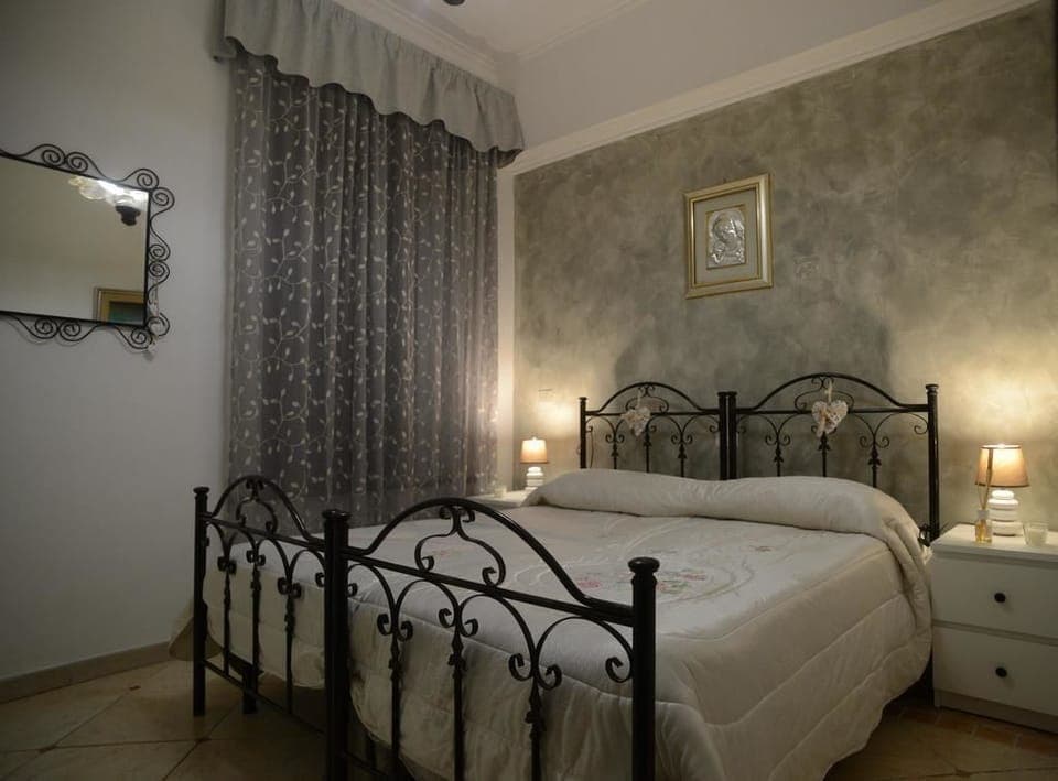 Frette Italian sheets, premium bedding, iron/ironing board, free WiFi