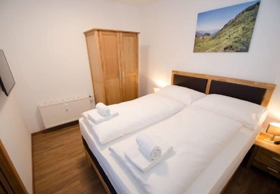 Apartment, 2 Bedrooms, Mountain View | 2 bedrooms, iron/ironing board, cribs/infant beds, free WiFi