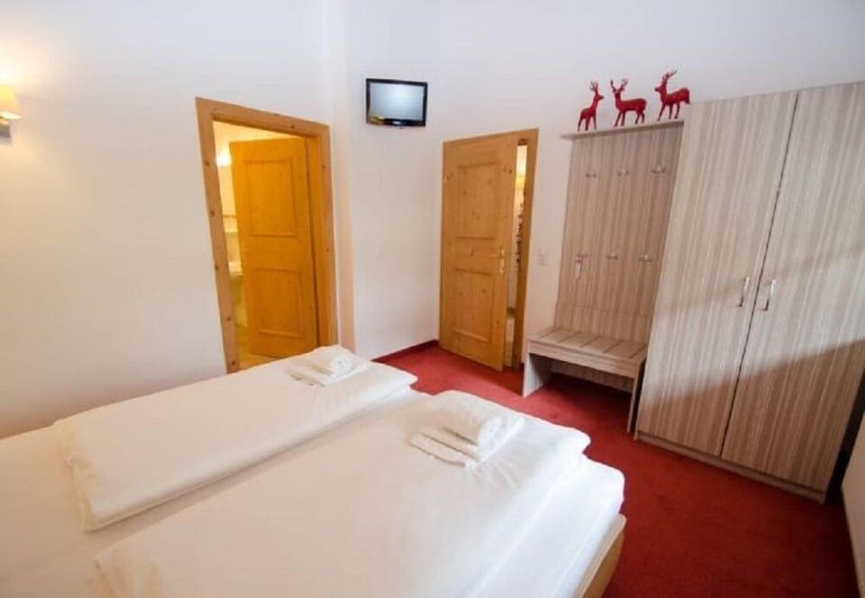 Luxury Penthouse, 4 Bedrooms, Mountain View | 4 bedrooms, iron/ironing board, free WiFi, bed sheets