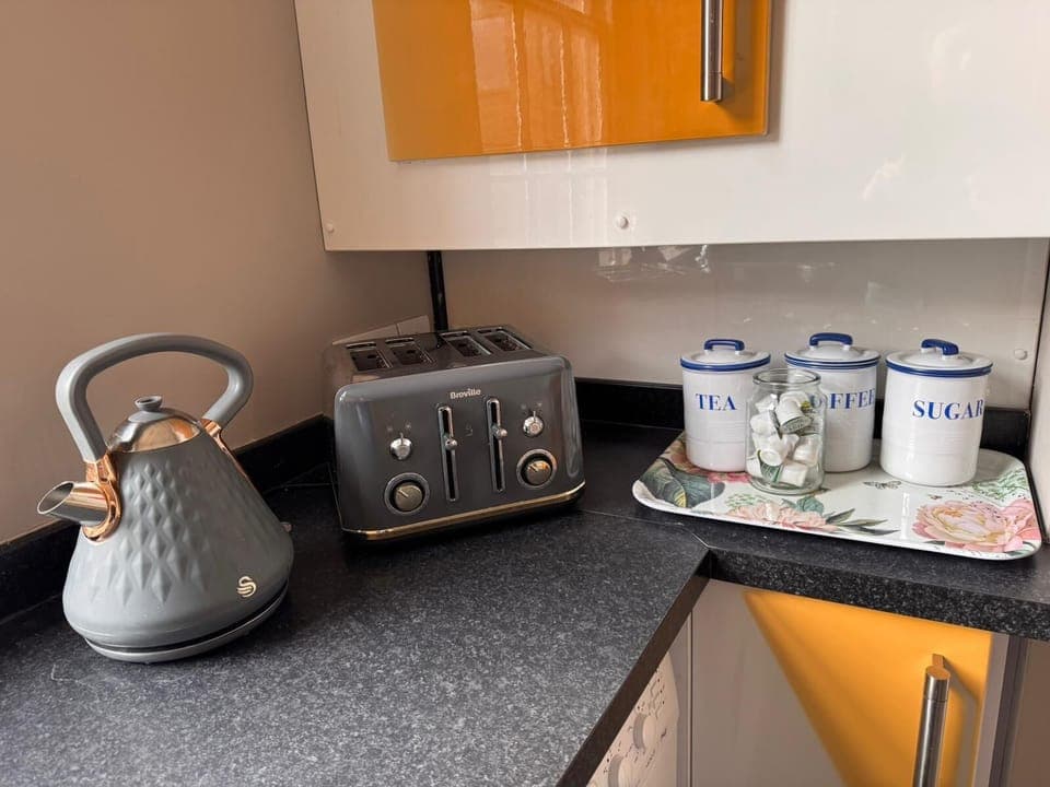 Apartment, Ensuite (Room 14) | Shared kitchen | Highchair