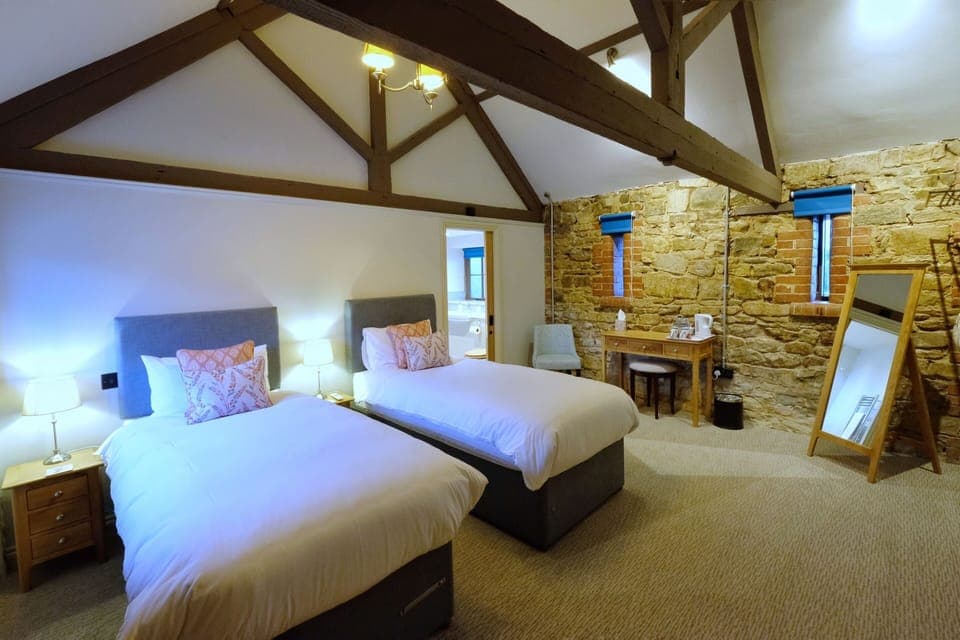 Deluxe Twin Room, Ensuite, Garden View | 1 bedroom, soundproofing, iron/ironing board, free WiFi