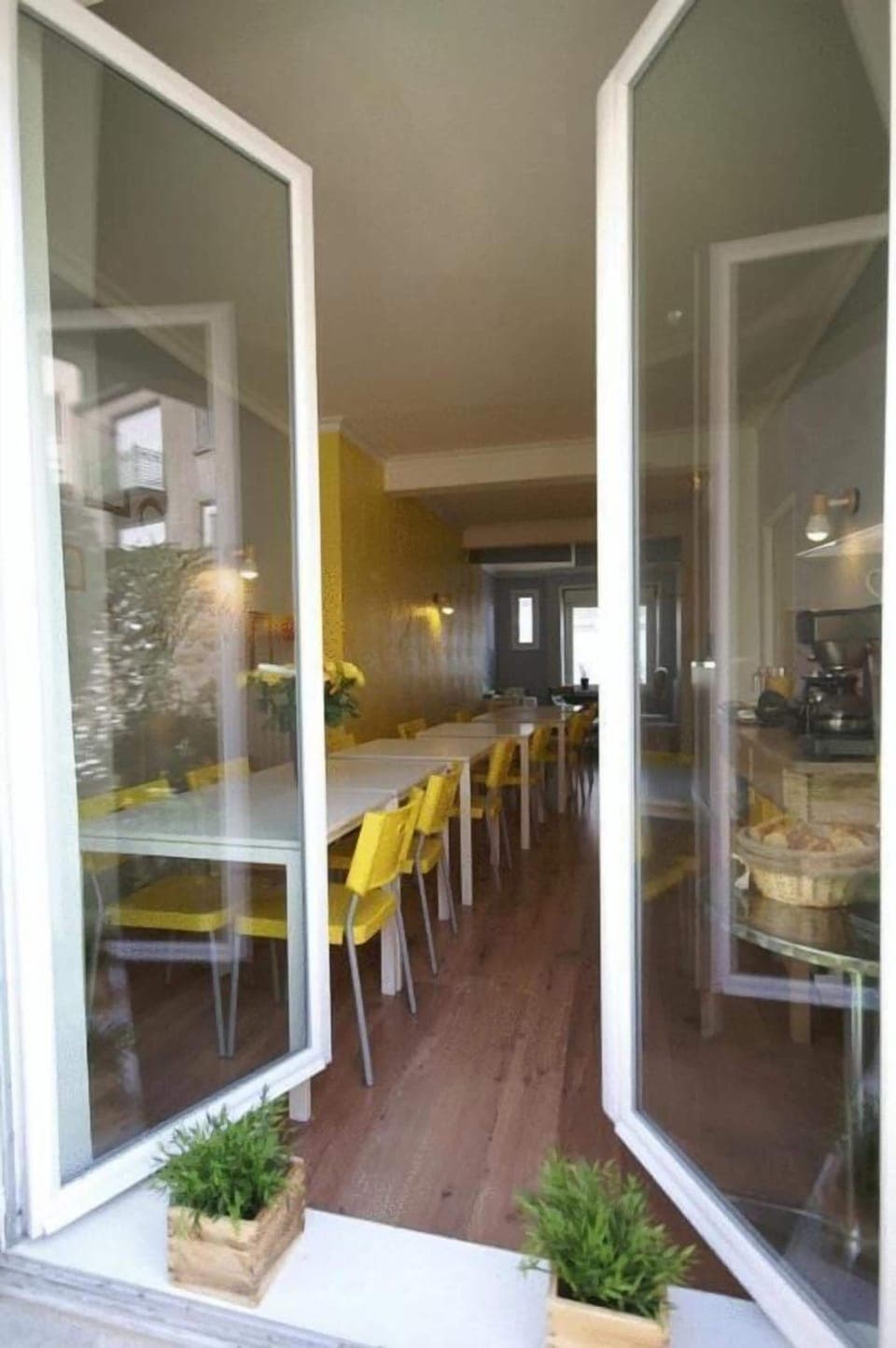 Daily buffet breakfast (EUR 7.50 per person)