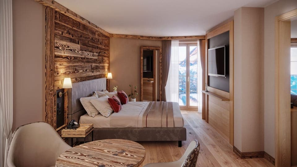 Deluxe Suite | Premium bedding, minibar, in-room safe, soundproofing