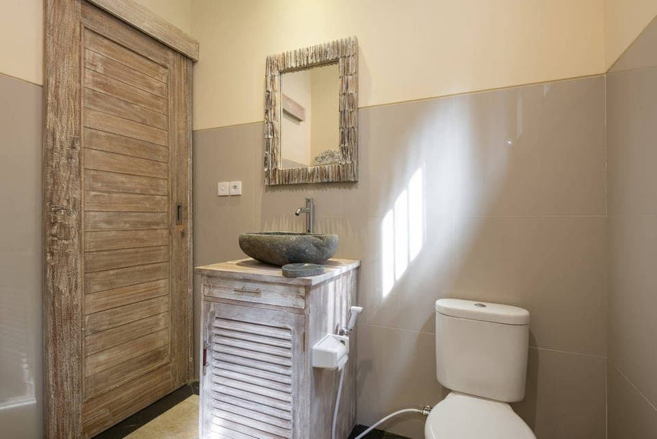 Free toiletries, bathrobes, bidet, towels