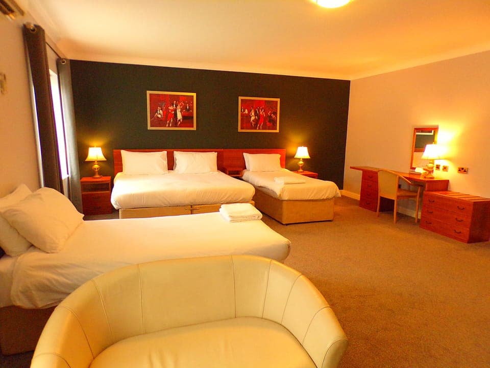 Quadruple Room | Iron/ironing board, free WiFi, bed sheets