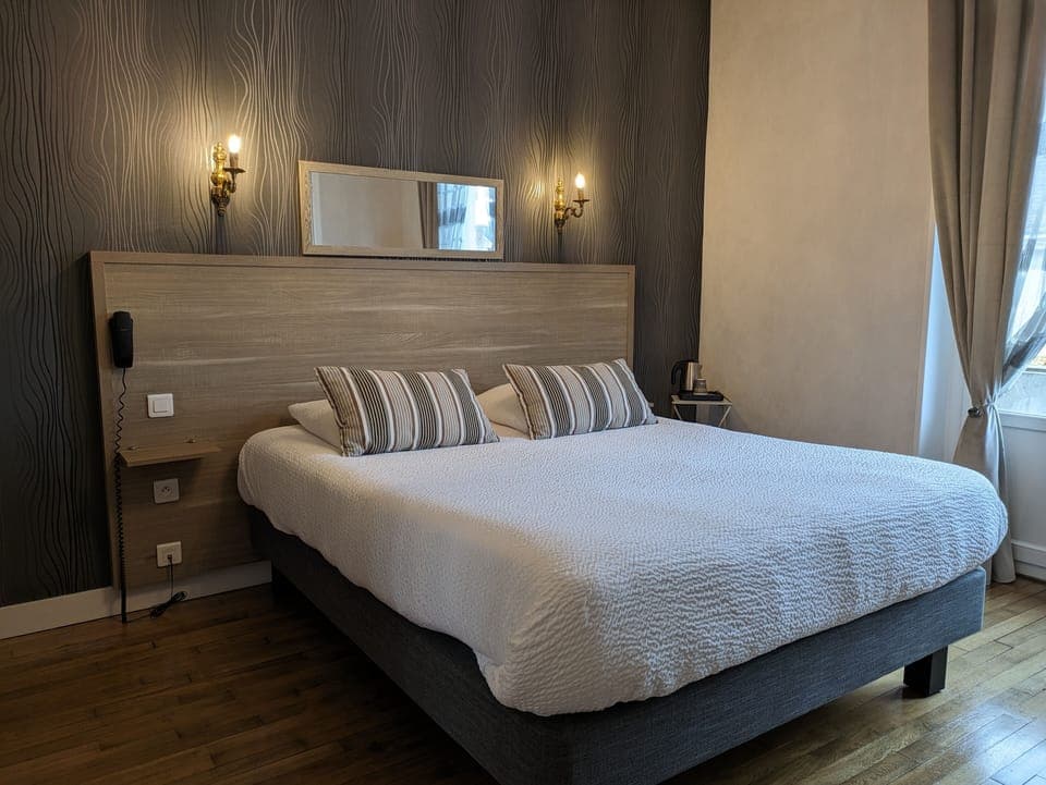 Comfort Double Room | Free WiFi, bed sheets