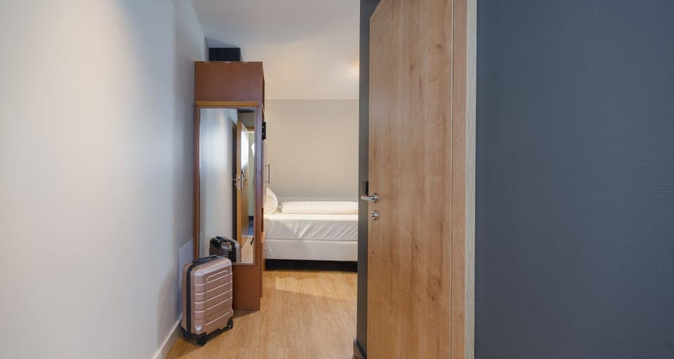 Standard Single Room | Hypo-allergenic bedding, in-room safe, desk, soundproofing