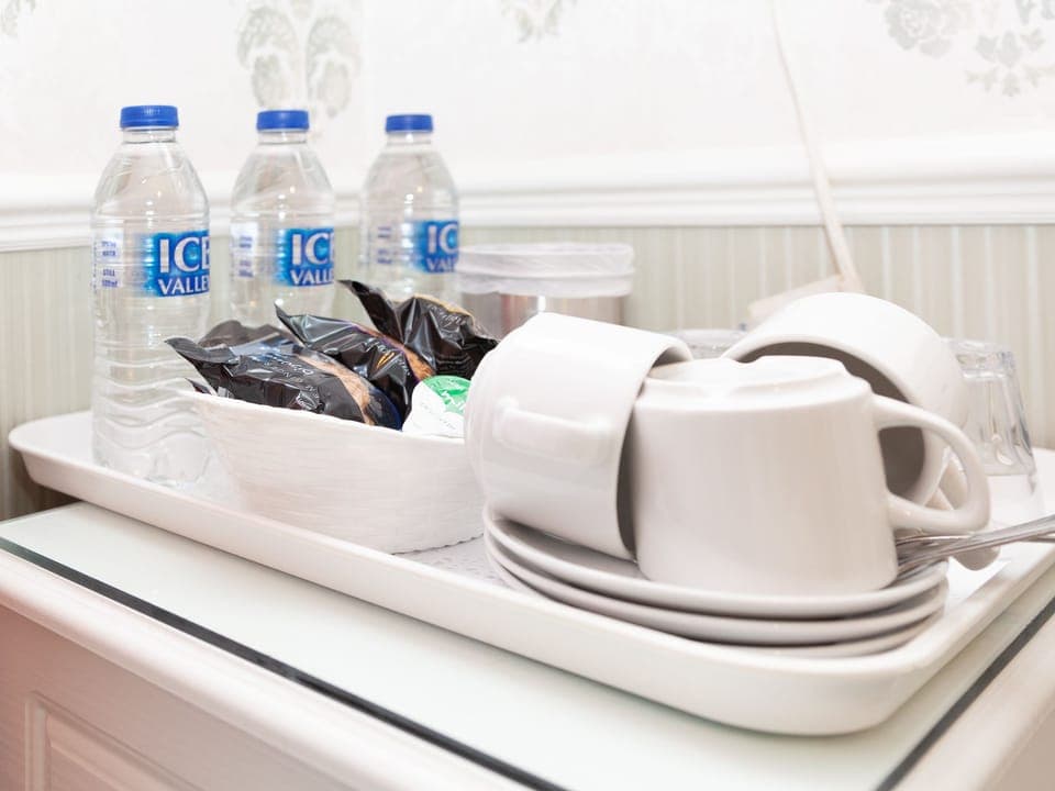 Double Room | In-room safe, iron/ironing board, free WiFi, bed sheets