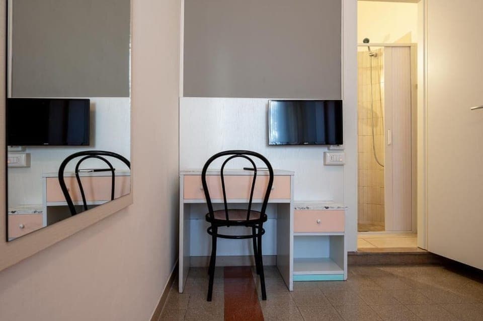 Standard Single Room | In-room safe, desk, cribs/infant beds, free WiFi