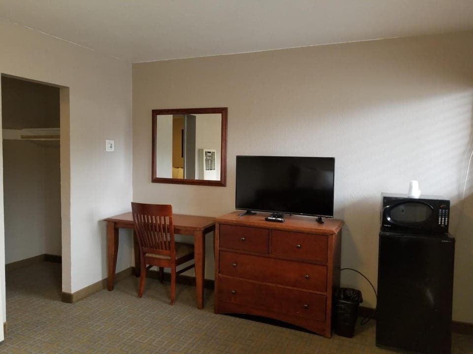 Desk, free WiFi, bed sheets