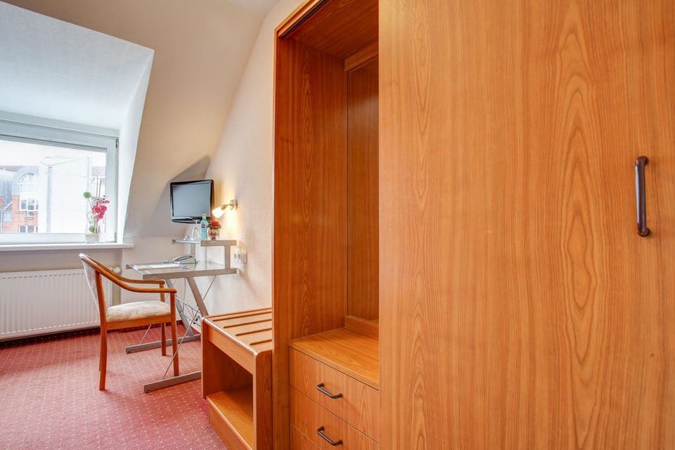 Standard Single Room, 1 Twin Bed | Desk, iron/ironing board, free WiFi, bed sheets