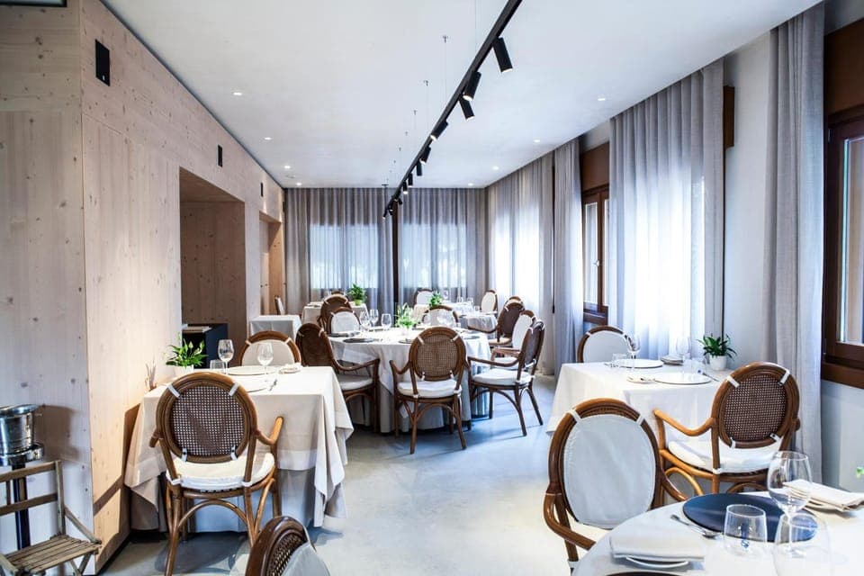 Lunch and dinner served