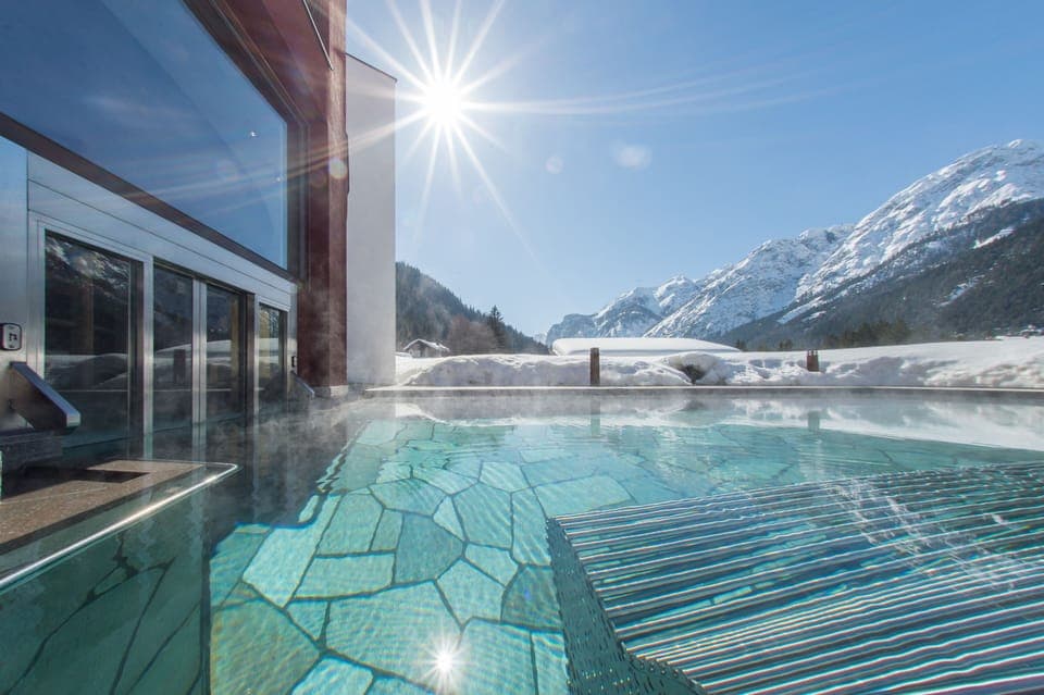 Indoor pool, 2 outdoor pools