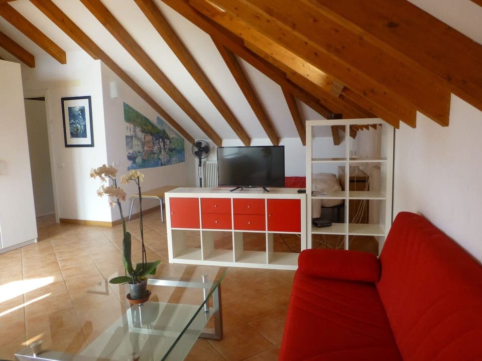 Deluxe Apartment, Ensuite | Living area | 32-inch flat-screen TV with satellite channels, LED TV