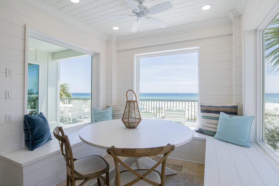 2nd sitting nook off den