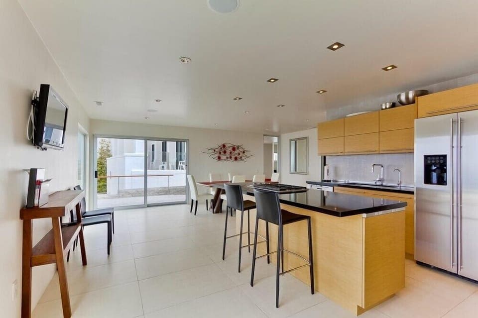 Modern Clean lines Oceanfront Kitchen