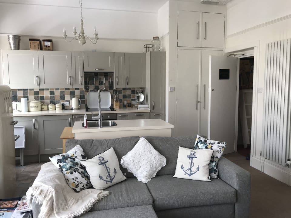 House (Whole House Rental - self-catering) | Premium bedding, pillowtop beds, iron/ironing board, bed sheets