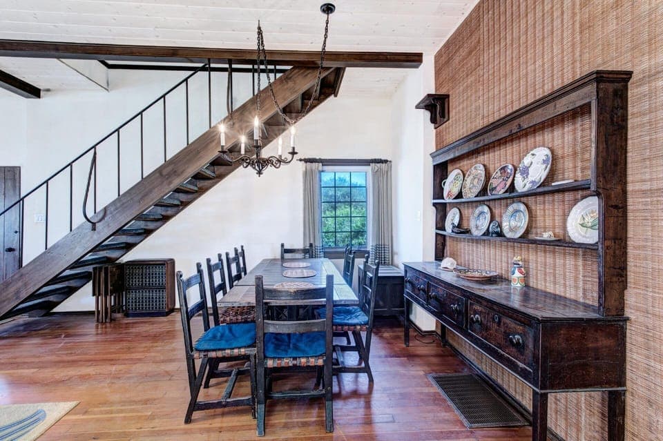 Dining Room with large table for 10 people.