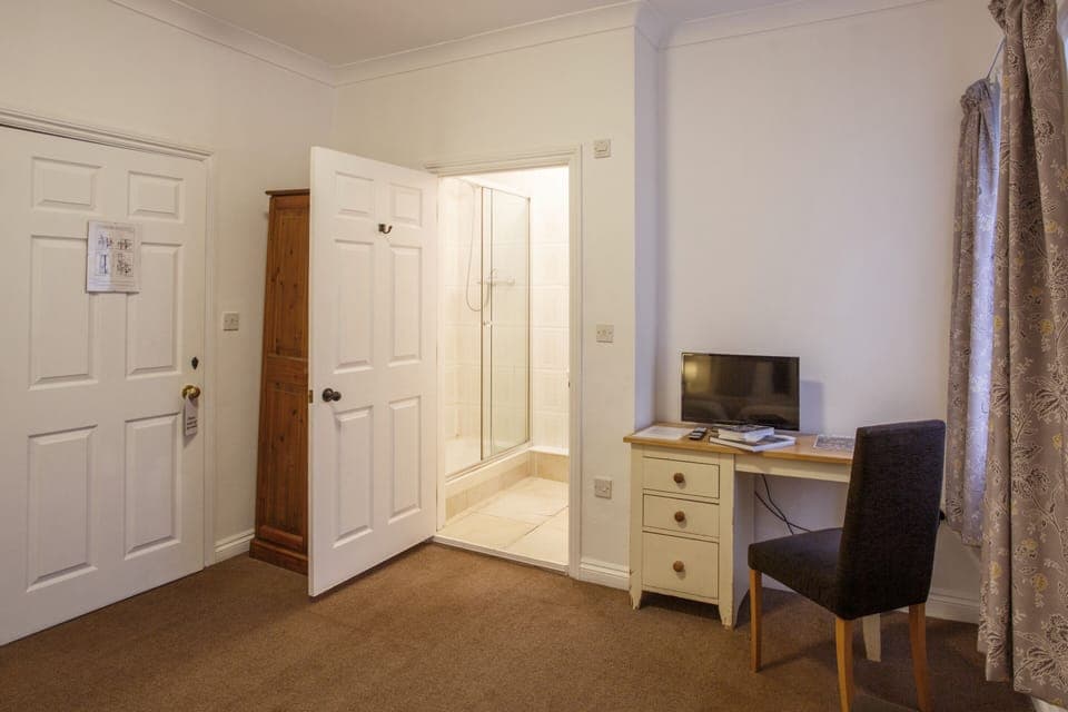 Standard Twin Room, Ensuite (Small)