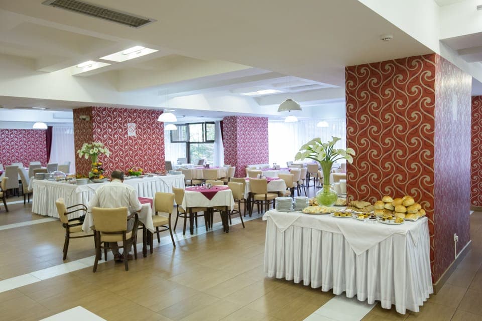 Breakfast, lunch, dinner served; local and international cuisine 