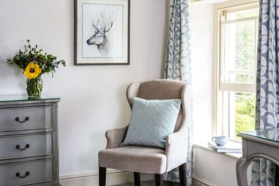 Twin Room | Living area | TV